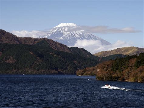 Mount Fuji seen from Lake Ashi | Lake Ashi, Hakone. Just min… | Flickr