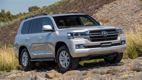 Toyota Land Cruiser 200 Series: Turbo-diesel V8 sales surge as petrol ...