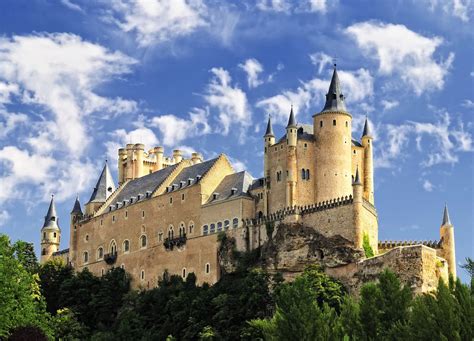 Alcázar de Segovia, Segovia, Castilla y León, Spain | Castillos, Paisajes de españa, Viajar por ...