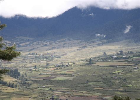 Visit Phobjikha Valley on a trip to Bhutan | Audley Travel