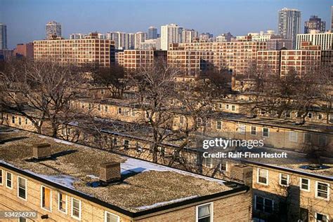 158 Cabrini Green Housing Project Stock Photos, High-Res Pictures, and ...