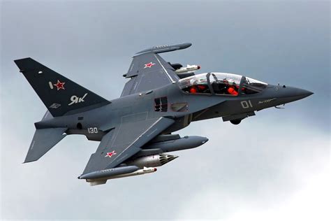 GAMBAR PESAWAT TERBANG: Jet Latih Tempur Yakovlev Yak-130 (Satu)