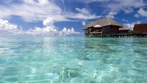 Luxury Maldives Resort - Clean water in sea