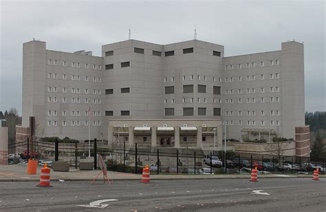 Federal Detention Center, SeaTac - Wikipedia