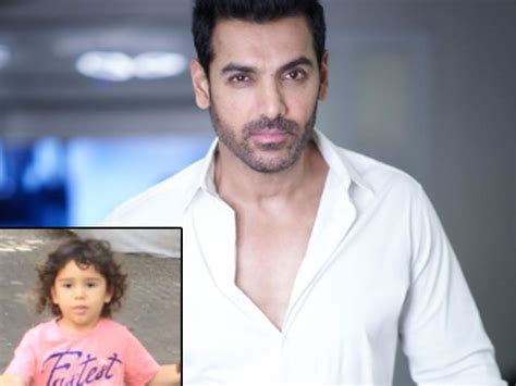 सामने आई जॉन अब्राहम के बेटे की फोटो, जानें क्या है सच्चाई, John Abraham son spotted with ...