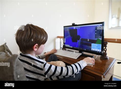 Boy playing roblox on pc hi-res stock photography and images - Alamy