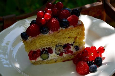 Gâteau aux fruits rouges - La p'tite cuisine de Pauline