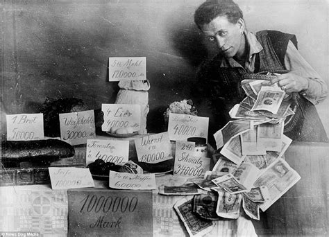 When cash was worthless in Germany after First World War | Daily Mail ...