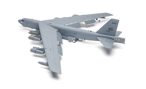 Build review of the Modelcollect B-52H Stratofortress scale model kit ...