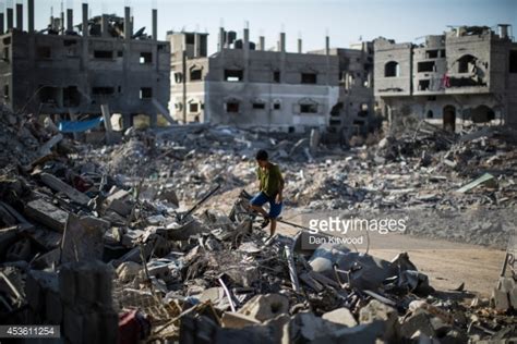 Life amongst the rubble in Gaza - Contented