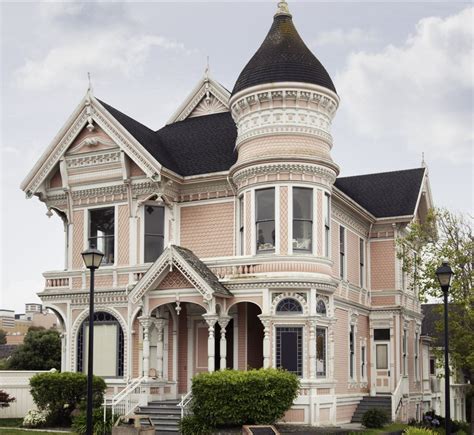 What You Need To Know About Victorian Style Homes