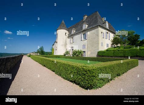 Castle perspective within Gardens, Perigord, France Stock Photo - Alamy