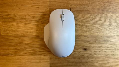 Microsoft Bluetooth Ergonomic Wireless Mouse - Review 2021 - PCMag ...