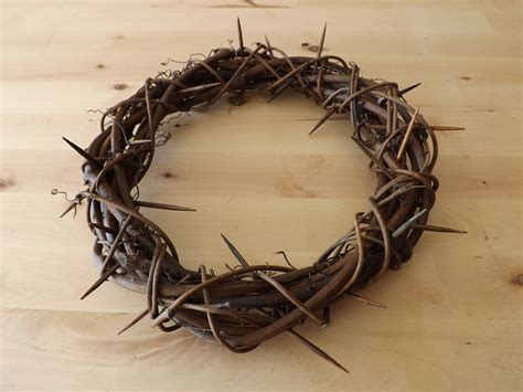 SewforSoul: Easter 'Crown of Thorns' Tutorial