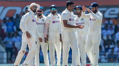 "Main 250 ke paas hoon, mere ko ball de": Rohit Sharma fed up of Jadeja, Ashwin and Siraj asking ...