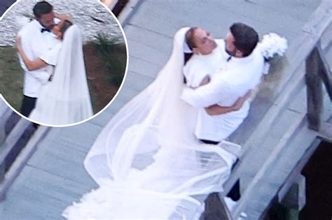 Jennifer Lopez’s wedding dress from second Ben Affleck ceremony - in2vogue