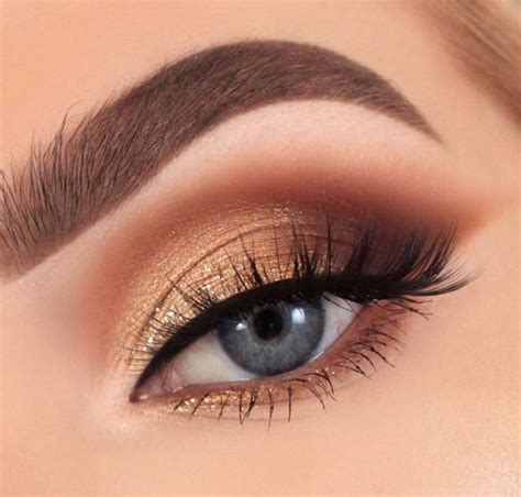 Sombra de ojos brillante | Maquillage yeux, Maquillage, Maquillage pour les yeux bleus