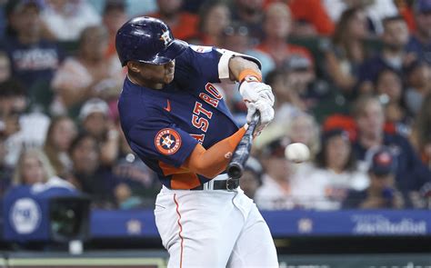 Martin Maldonado's late heroics help Astros edge Mariners | Reuters