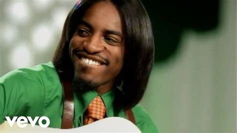 Outkast - Hey Ya! (Official HD Video): Ropa, Moda, Marca, Look y Estilo | Spotern