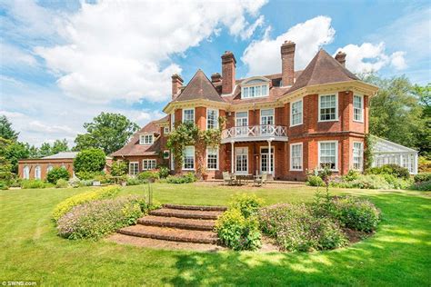 Winston Churchill's 'Cosy' six-bedroom house goes on sale for £3.5m ...