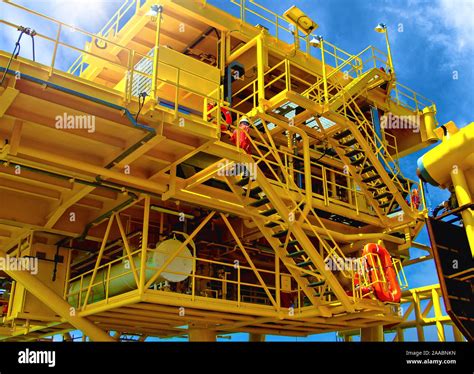 Oil rig construction yard hi-res stock photography and images - Alamy