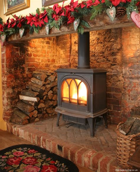 30+ Christmas Fireplace Decoration Ideas - The Xerxes