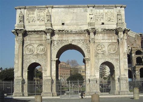 L'arco di Costantino è un arco trionfale a tre fornici, situato a Roma ...