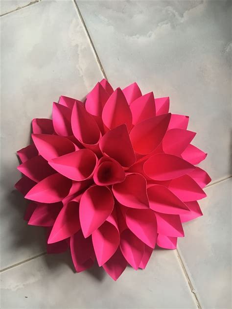 Dahlia paper flower by GelleDIY | Paper flower template, Paper flowers, Flower template