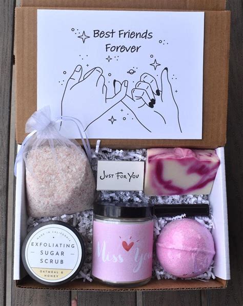 Best Friend Gift Box | Etsy | Best friend christmas gifts, Christmas gifts for friends, Cute ...