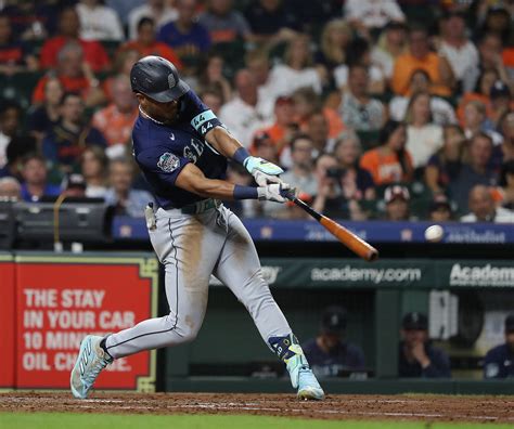 Julio Rodriguez remains smoking hot as Mariners escape scare, shut out Astros | The Daily Chronicle