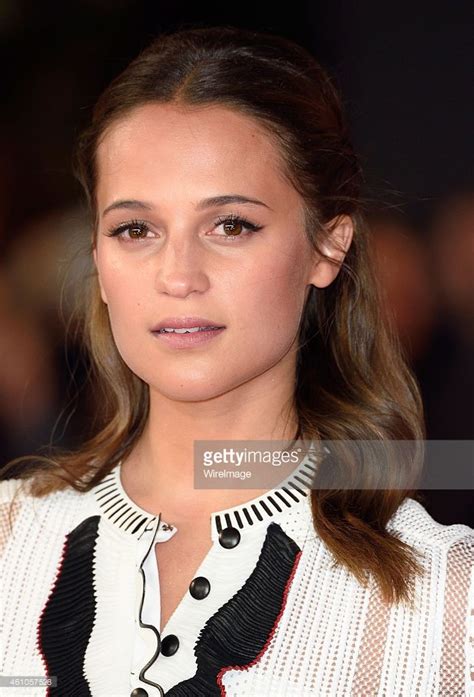 Alicia Vikander attends the UK Premiere of 'Testament of Youth' at... | Alicia vikander, Fotos ...