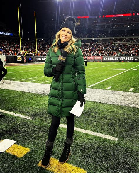 Meet Melissa Stark, the glamorous NBC Sports NFL reporter who mixes up ...