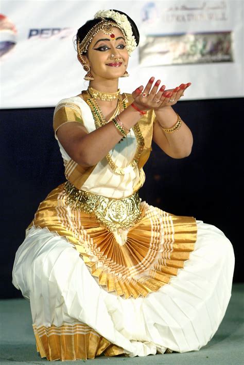 KADHAKALI........: Mohiniattam is one of the major classical dance ...