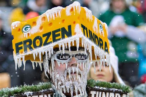 WATCH: Snow fills Lambeau Field in cool time-lapse video | FOX Sports