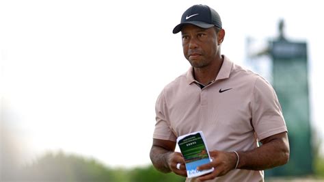 Tiger Woods shoots 1-under 71 during round 3 of Hero World Challenge - VCP Golf