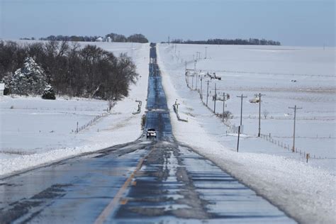 Nebraskans dig out after spring storm drops a foot of snow in some places | Weather | omaha.com