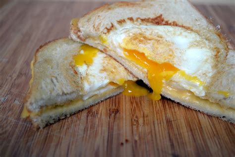 Hardly Housewives: Egg In A Hole Grilled Cheese