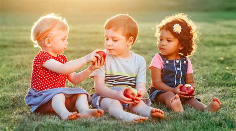 Best Benefits of Boiled Apple for Babies - HealthKart