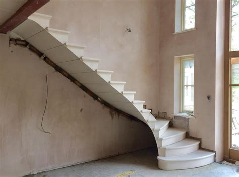 Simple but elegant design of a cantilevered stone staircaseCarvero