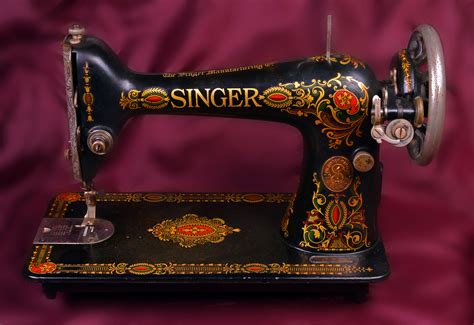 Singer Treadle Sewing machine and accessories (circa 1913) | Collectors ...