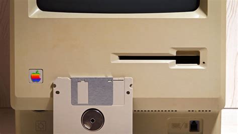 Apple Macintosh 512K and floppy disk by eric2b01 on DeviantArt