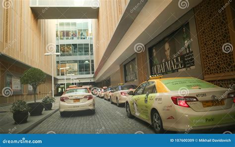 DUBAI, UAE - AUGUST 20, 2014: Dubai Mall Parking. Editorial Stock Image ...