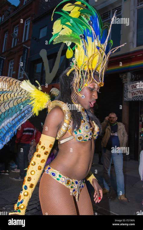 Girls in samba colors hi-res stock photography and images - Alamy