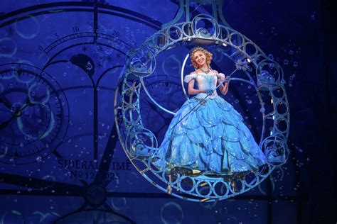 'Wicked' musical comes to Houston with new Elphaba, Glinda leads