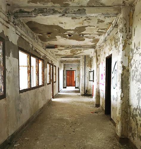 I snuck into an abandoned insane asylum today. : r/pics