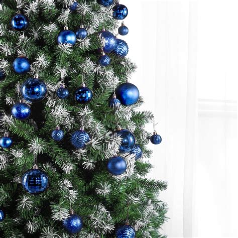 Dazzling silver and blue christmas decorations to make your home shine bright