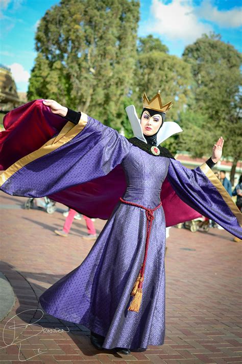 The Evil Queen | Disney cosplay, Disney, Disney costumes