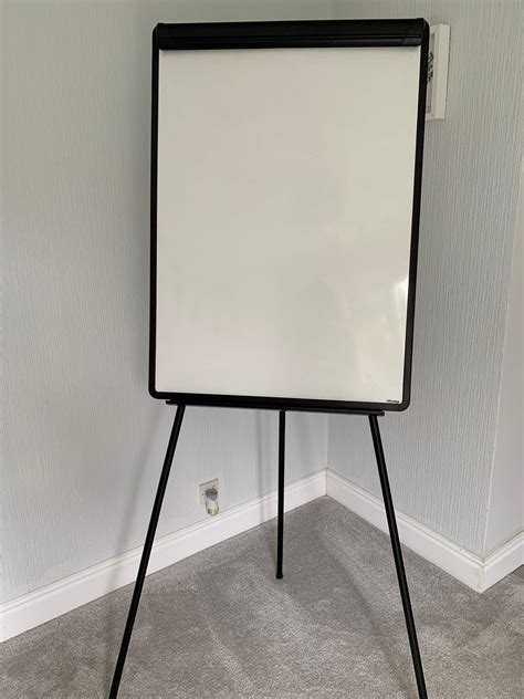 Easel / white board in BL5 Westhoughton for £15.00 for sale | Shpock