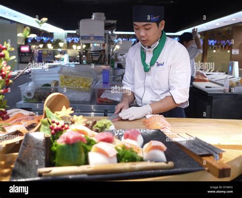 Japanese Sushi chef Stock Photo - Alamy