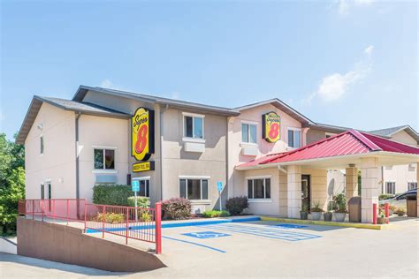 Super 8 by Wyndham Bloomington University Area | Bloomington, IN Hotels